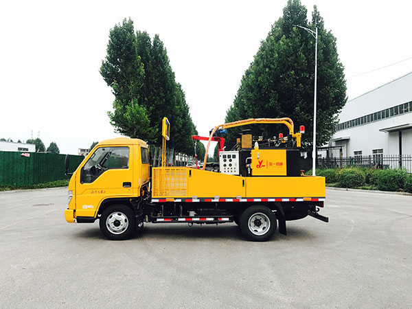 路面綜合養護車